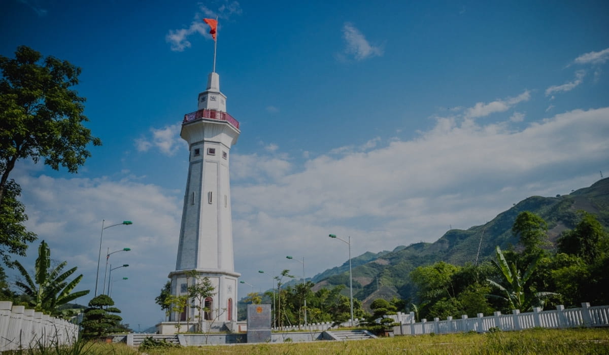 Lung Po Flagpole